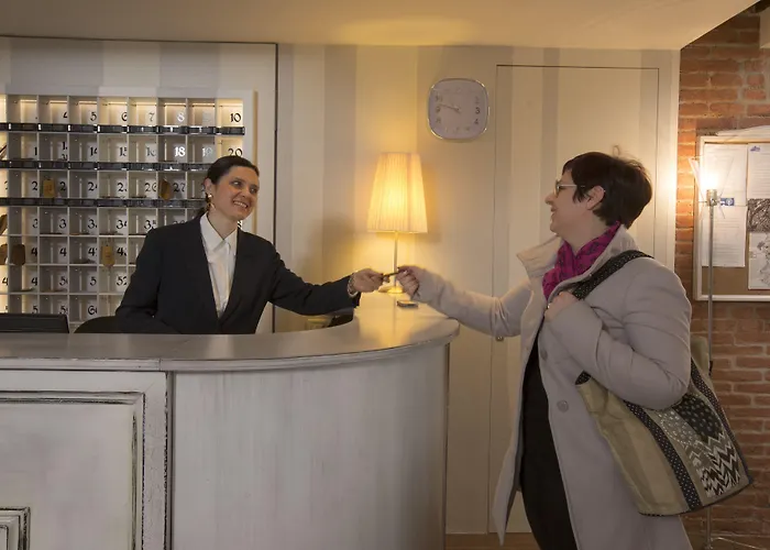 阿尔玛多莫斯酒店 酒店 *