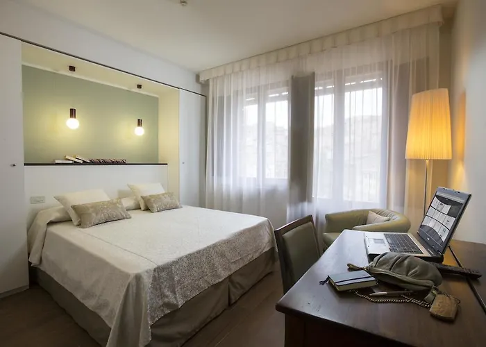 阿尔玛多莫斯酒店 *